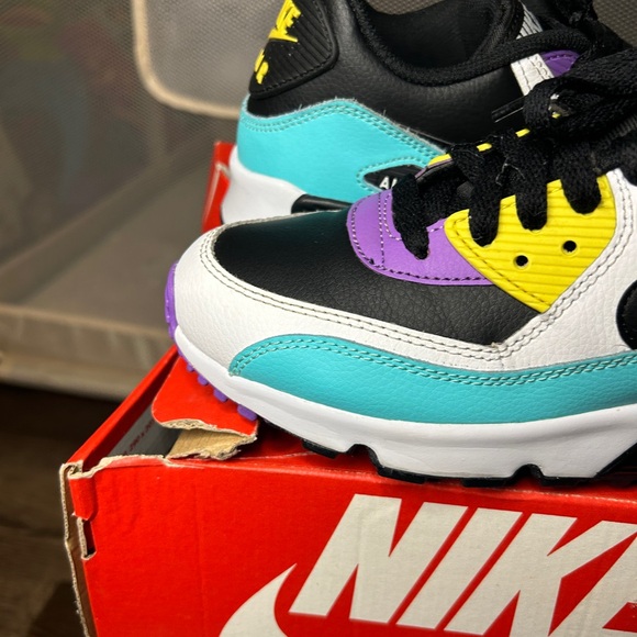 Nike Air Max 90 size 5.5Y Women’s - Picture 3 of 16